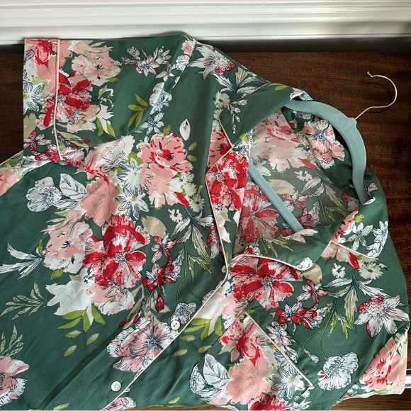 Short Sleeve Top and Shortie Pajama Set - Picture 4 of 5